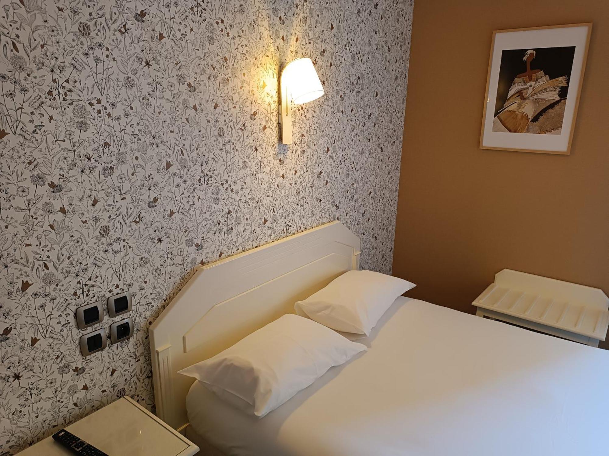 Contact Hotel Limoges - Hotel Des Deux Moulins Exterior photo